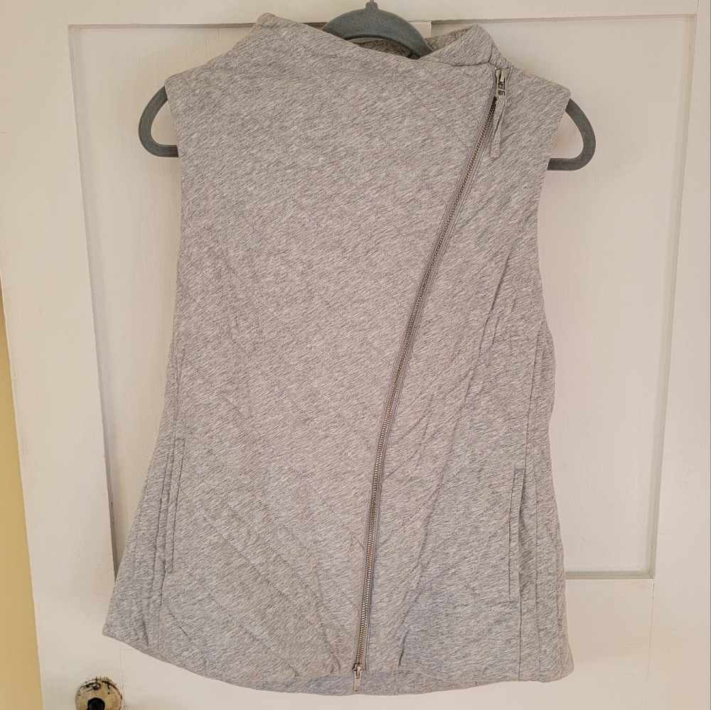 A-Symmetric Zip Vest - Picture 4 of 9